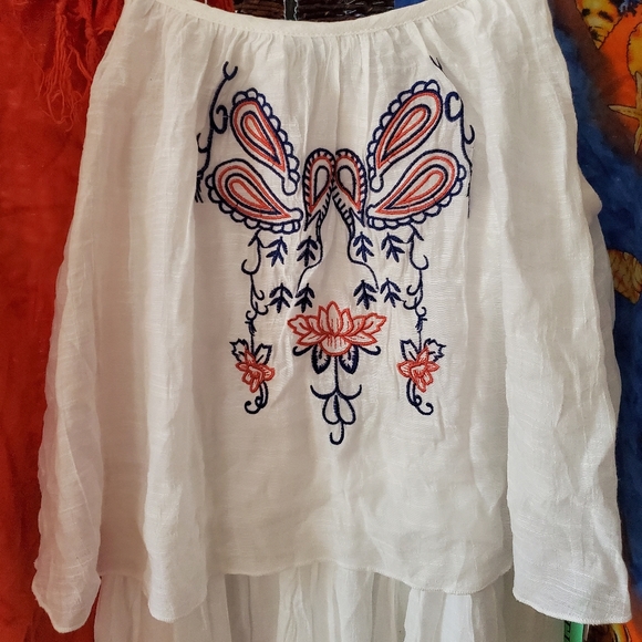 💮 Beautiful Bohemian Embroidered White Gauze Maxi - Picture 3 of 5